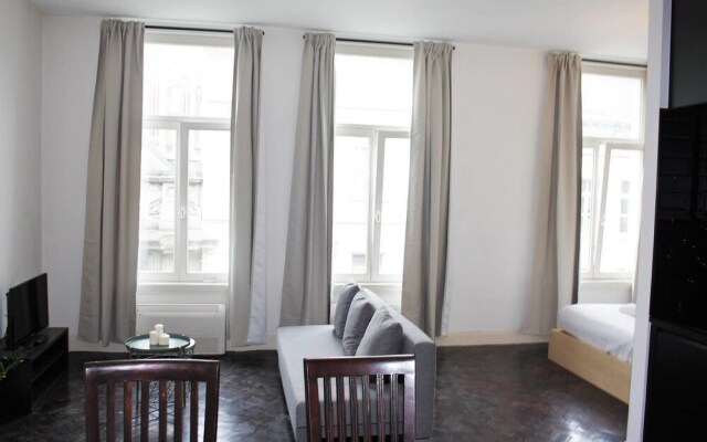 Saint Pauls Suite 35