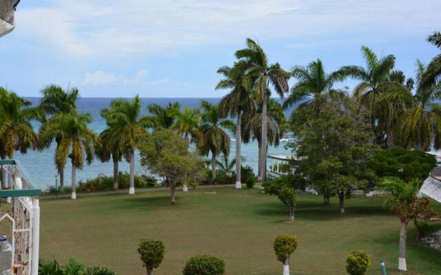 Seacastles by the beach/pool