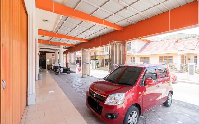 RedDoorz Syariah near Pasar Aur Kuning