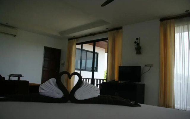 Baan Chayna Lounge Resort