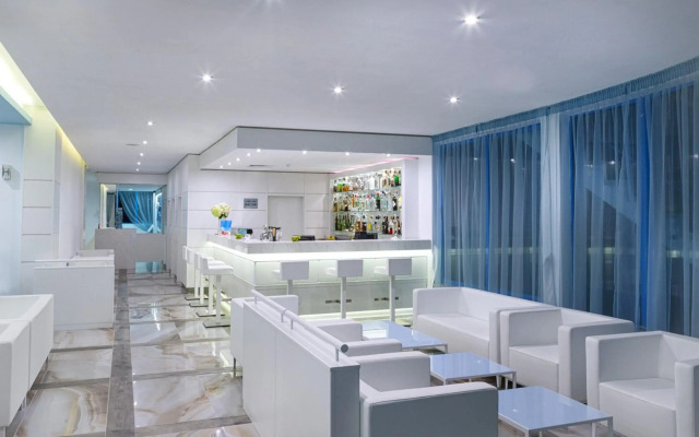 Perla Beach Hotel III