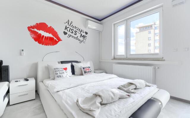 Good Day Apartments- private parking new town