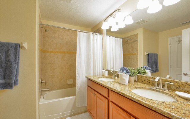 Storey Lake 4 Bedroom Townhome w Splashpool - 1610ST