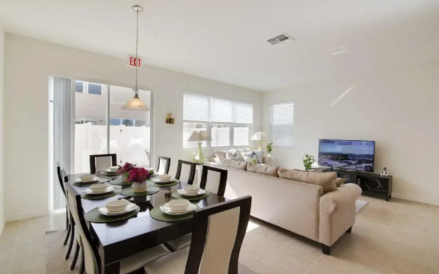 5114 Compass Bay