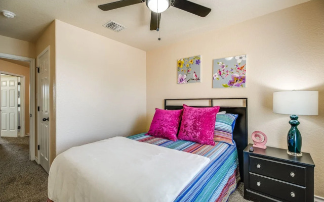San Antonio Townhome ~ 2 Mi to Aquarium!