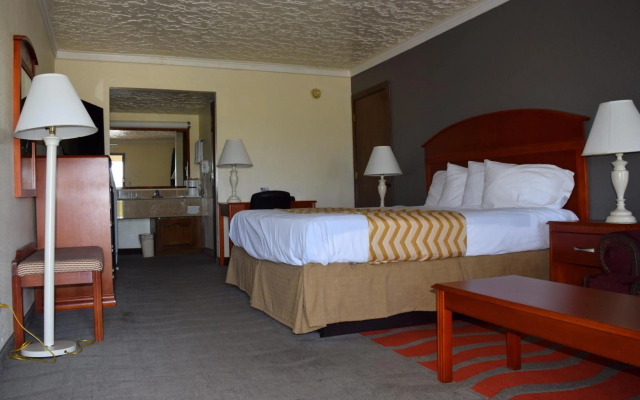 Travelodge Inn & Suites by Wyndham Norman