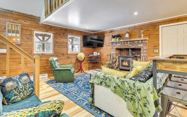 Pool, Beach & Lake Access: Poconos Cabin Escape!