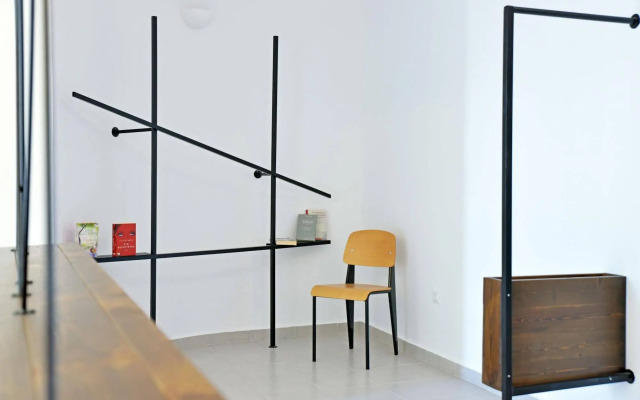 Hillside Studios & Apartments