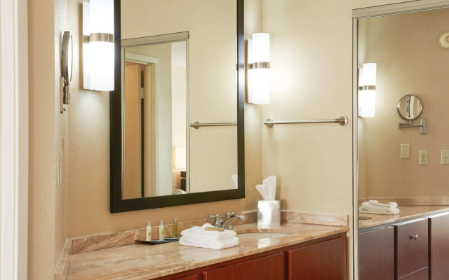 DoubleTree Suites by Hilton Hotel Cincinnati - Blue Ash