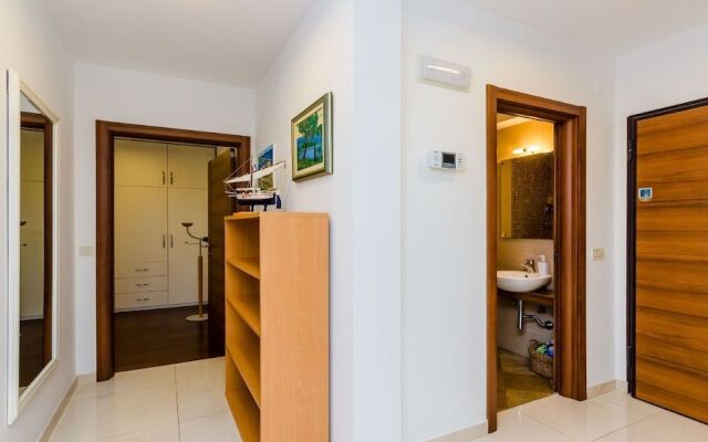 Blue Lagoon Apartment