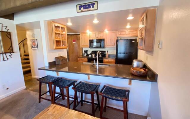 #408 Vail International