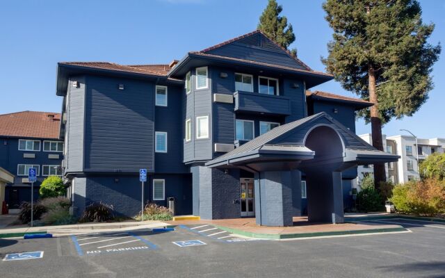 Best Western Crestview Hotel & Suites