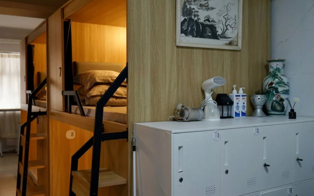 Waveflo Hostel