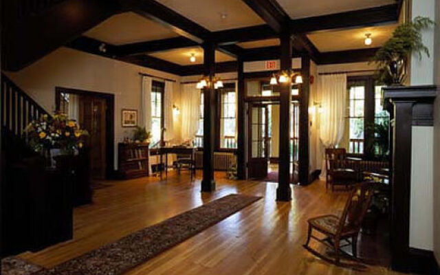 Naramata Heritage Inn & Spa