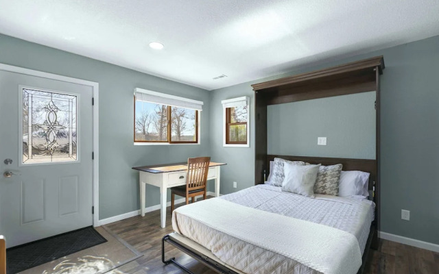 White Oak Landing Spacious 6 BDR w/ Boat Slip!