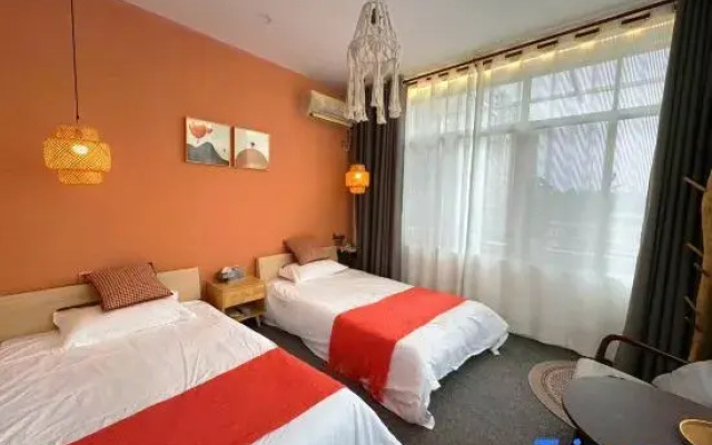 Wanye Riji Hostel
