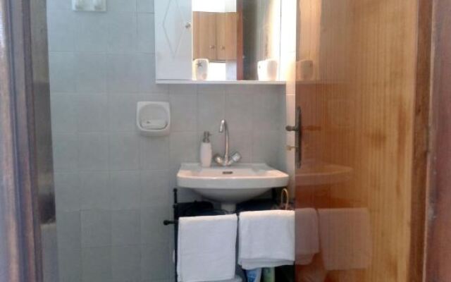 Merryland Studios & Apartments