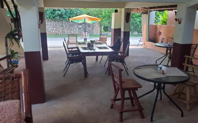 YES PAPA! Rooms at 100m from the beach!