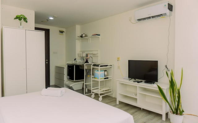 Comfortable And Homey Studio Bintaro Icon Apartment