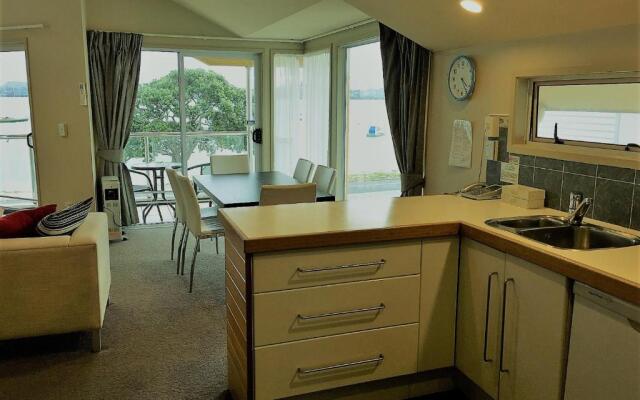 Bucklands Beach Waterfront Motel