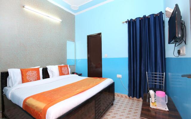 OYO 11886 Hotel Crystal