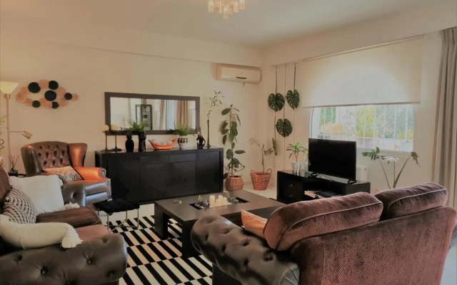 Luxury Garden Apartment Glyfada