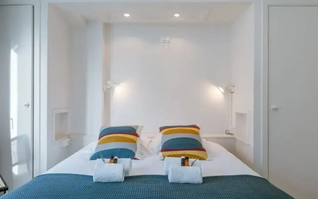 Beautiful Seaview Apartment With Private Garage
