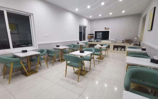 Home Inn UP Huaxuan Smart Travel Hotel (Donghai Pedestrian Street High-speed Railway Station)