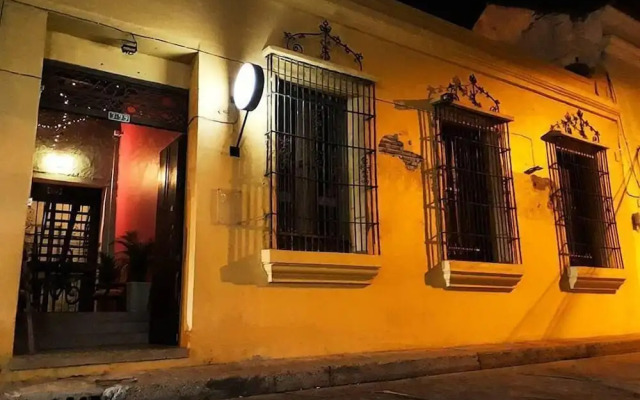 The Pelican Larry Hostel & Dance School