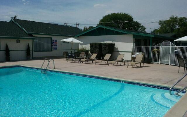 Bishop Village Motel