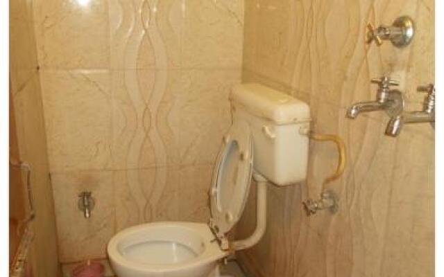 Deluxe Stay near ISBT