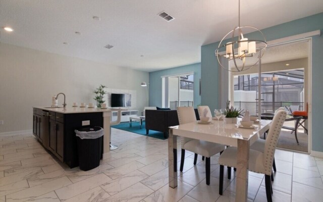 Beautiful 4Bd Pool TH, Storey Lake-4815DS