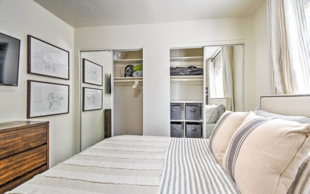 Modern Phoenix Home: Poolside Family Retreat!