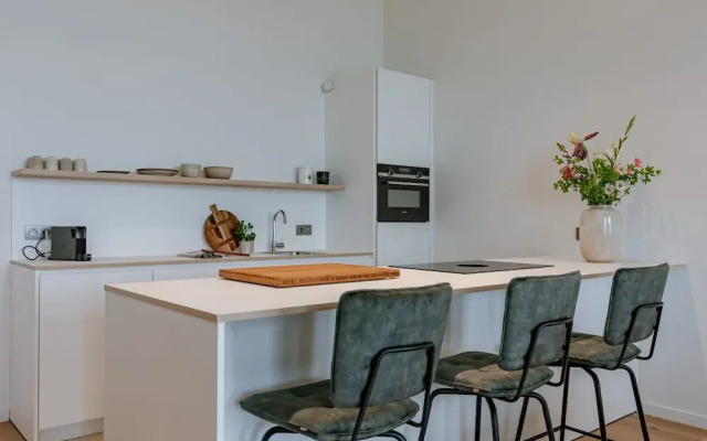 Serene Dikefront Apartment With en Suite Bedrooms and Stunning Views