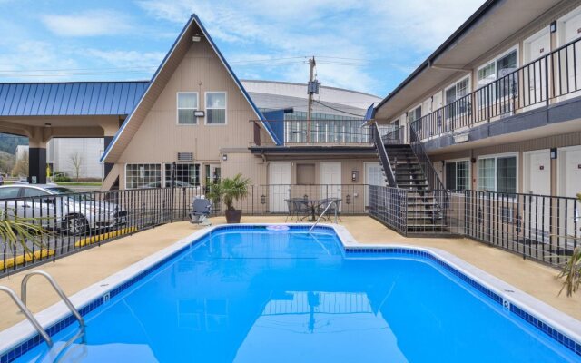 University Inn & Suites