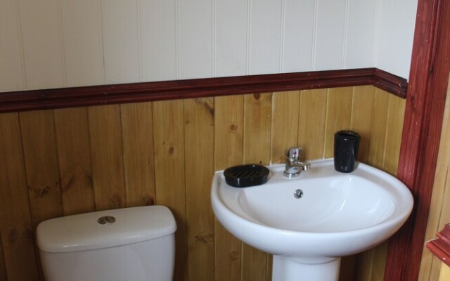 Easter Airfields off Grid Shepherds hut