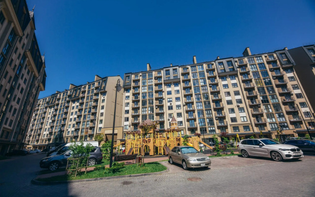 Apartments on Avtomobilistov street 3