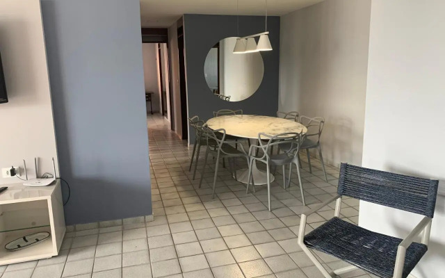 Apartamento amplo com acesso direto à praia!