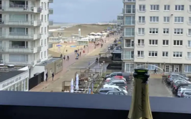 Apartment With Terrace Near sea