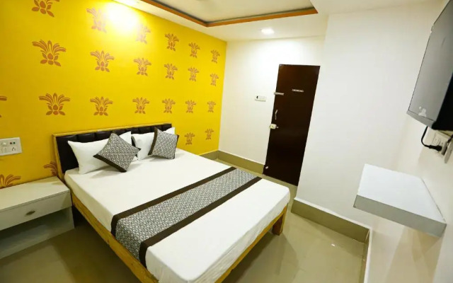 OYO 90380 Hotel Golden City