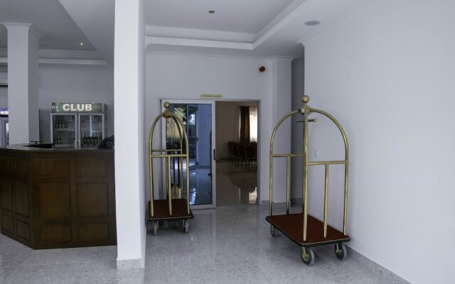 Monarch Hotel