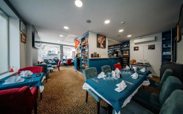 Brit Hotel Privilege Lisieux – La Villa Des Arts