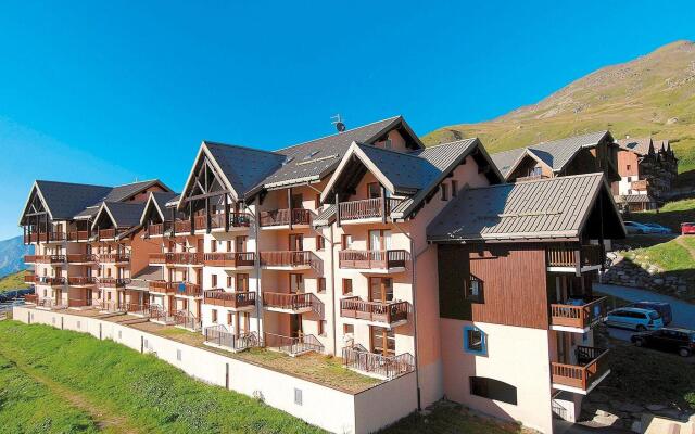 Apartment with a balcony or terrace near the piste