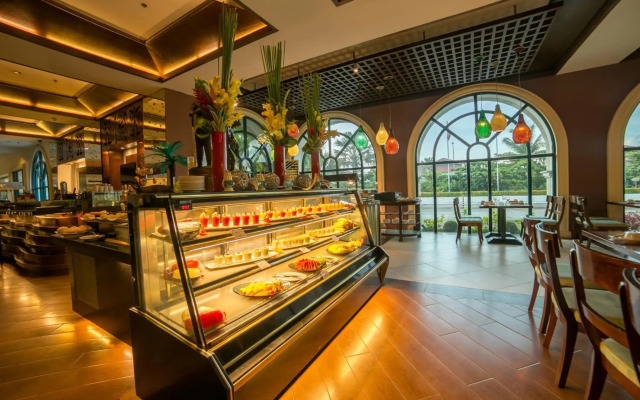 Waterfront Airport Hotel & Casino