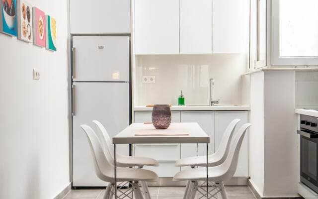 Travellers Hut apartment in Neos Kosmos