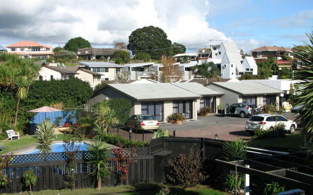 Cobblestone Court Motel – Wenzel Motels