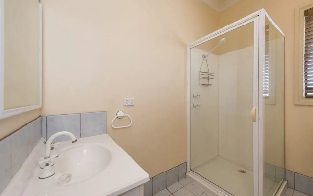 Sea Change - Spacious Family Holiday Accommodation Pet Friendly