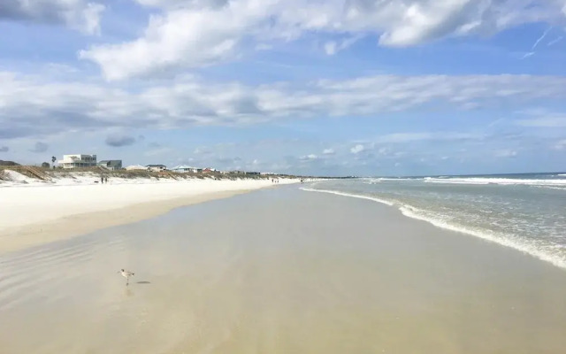 Treetop Beach Condo Sleeps 7!