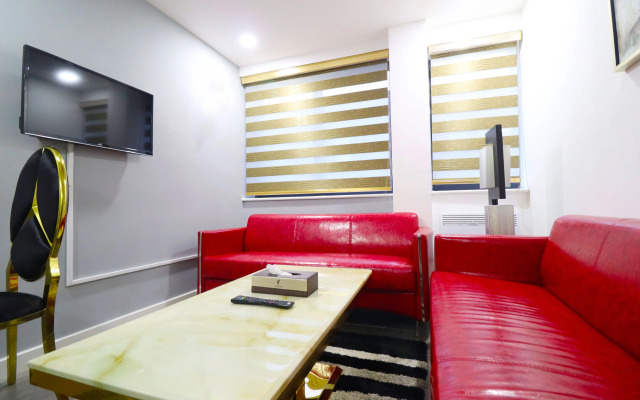 Queen Stay Apartments