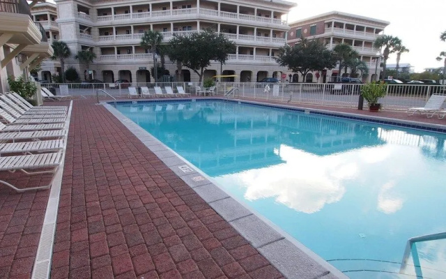 Weston - 3 Br Condo